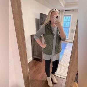 Old Navy quilted army green vest with zipper and pockets